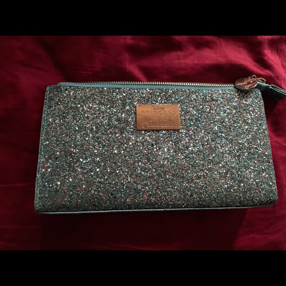 Sigma Cinderella make up bag - Picture 2 of 4